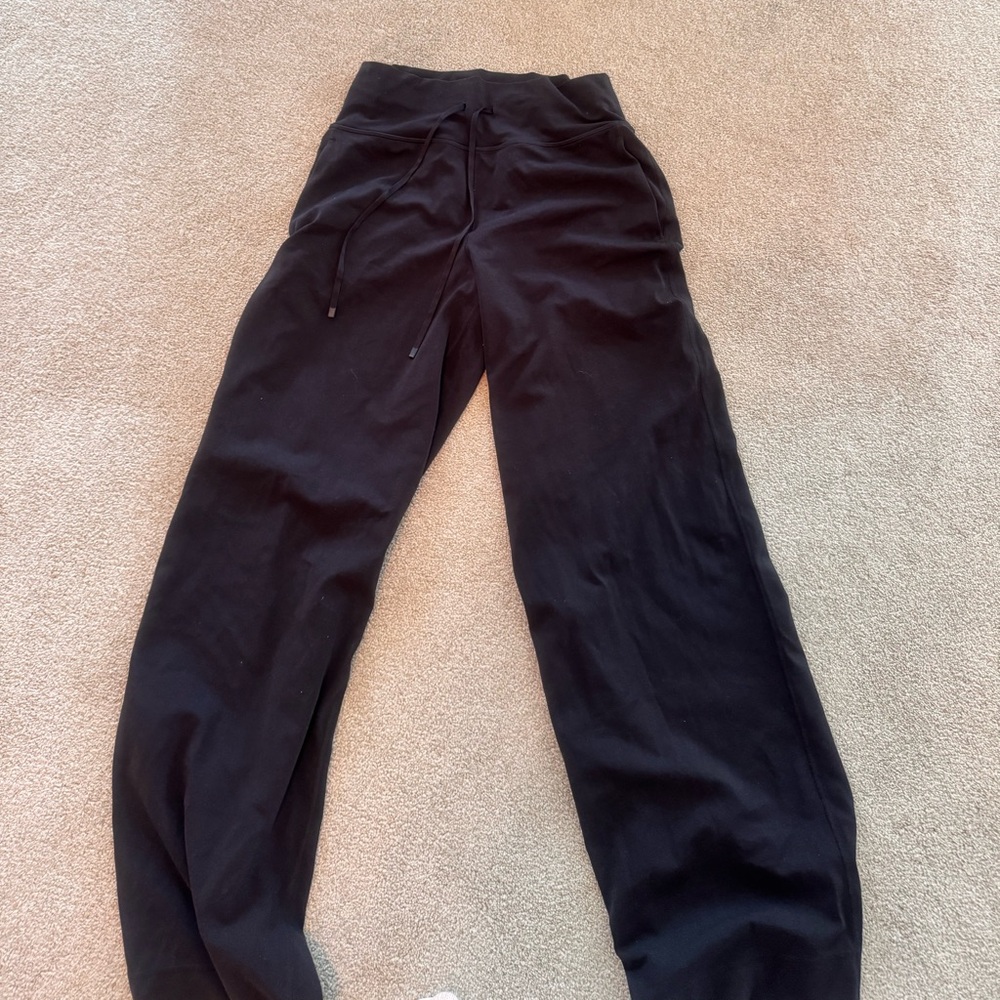 Lululemon Groove wide leg high rise pant size 6 NEW -sold out ok w